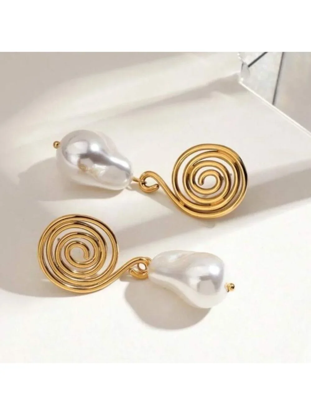 Gold and White Pearl Drop Earrings Q619